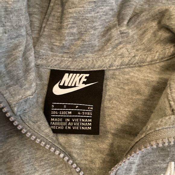 Bundle of 6 Nike hoodies, pull over & 3 sweatpants. Total of 9 items - Picture 2 of 16